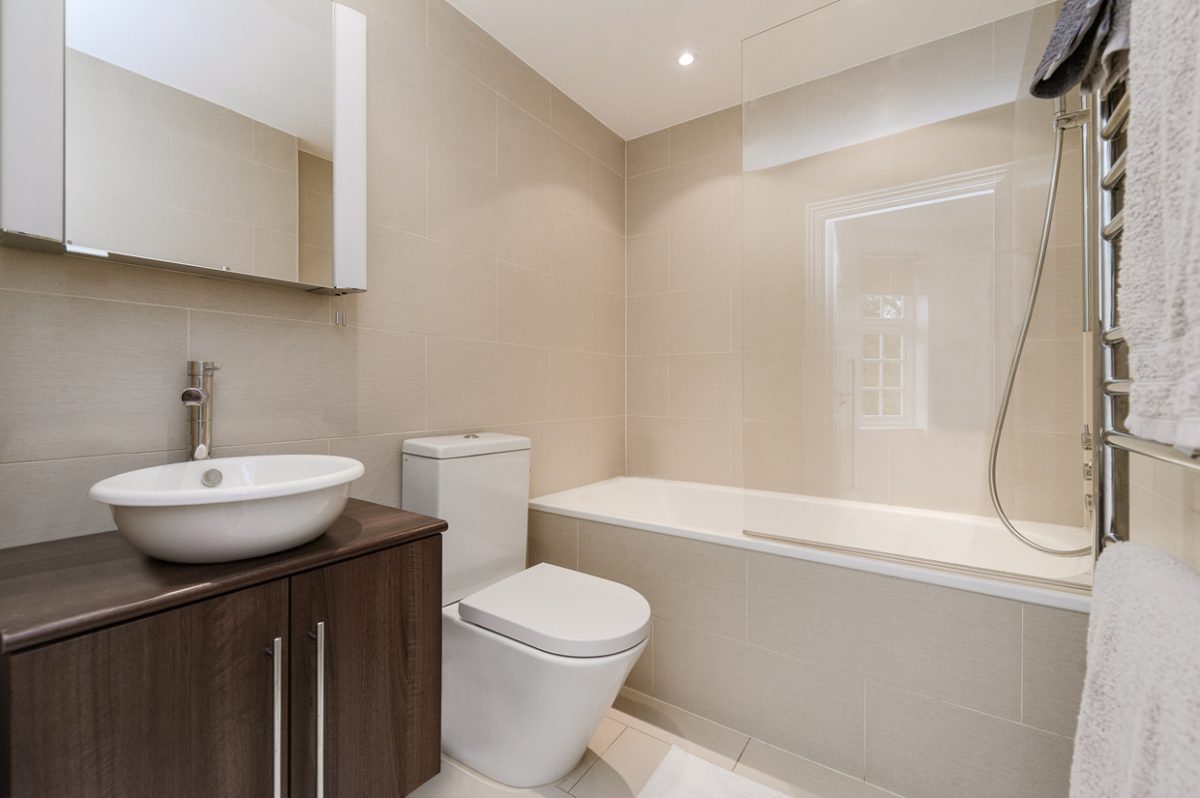 W-BATHROOM-1-1-1200×798-1