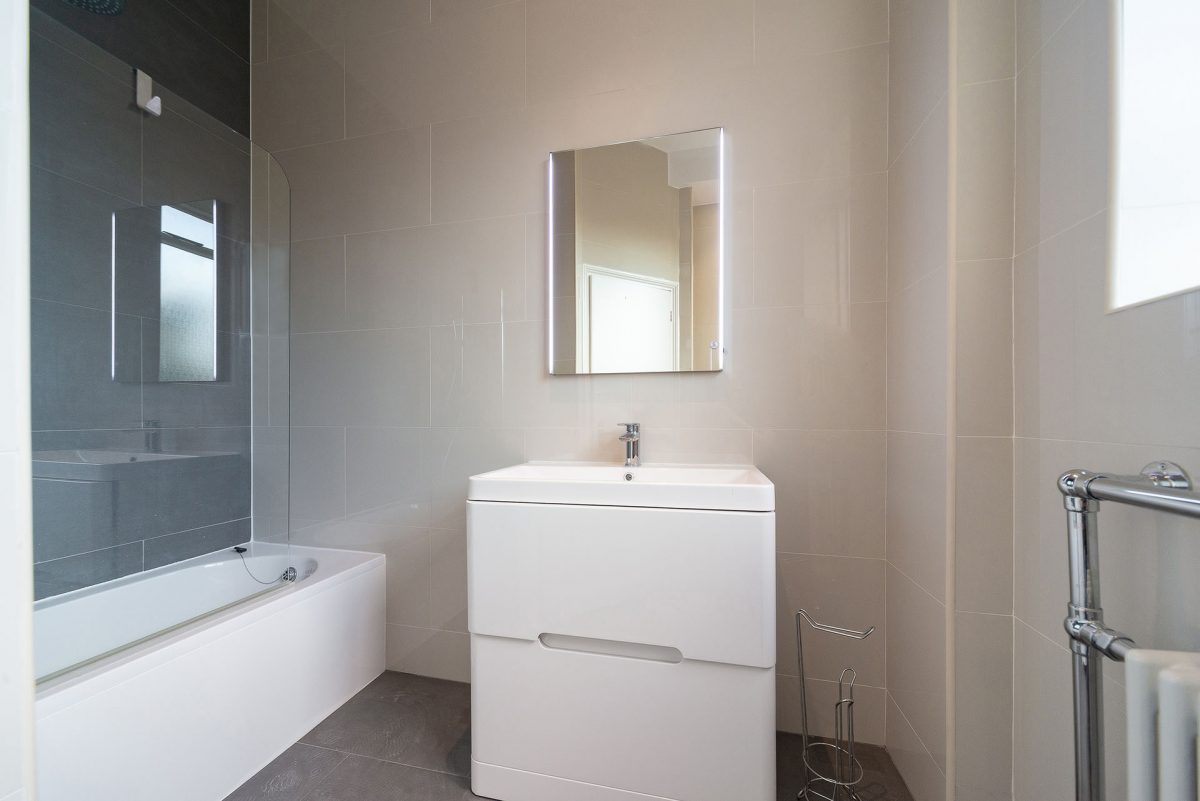 W-BATHROOM-2-1-1200×801-1